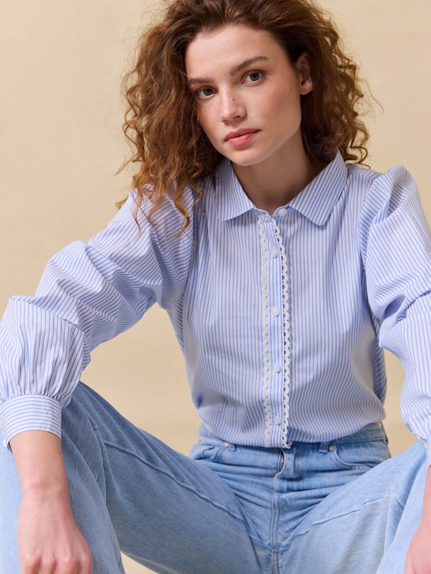 7511483 EN3 7511483_EN3_Jean Paul_Johanna Stripet Bluse_S25 (1)_Johanna stripet skjorte EN3.jpg_