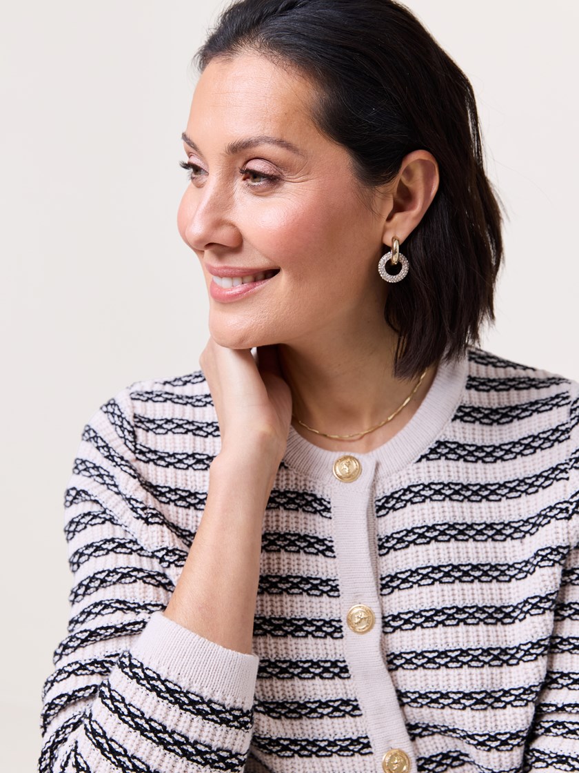 7511550 ID2 7511550_ID2-MARIEPHILIPPE-S25-Modell-Front_chn=match_7839_Ada stripet cardigan ID2.jpg_Front