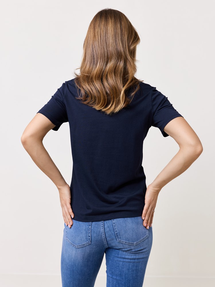Ava t-skjorte 7511608_EM1-VAVITE-S25-Modell-Back_chn=match_2547_Ava t-skjorte EM1 7511608.jpg_Back||Back