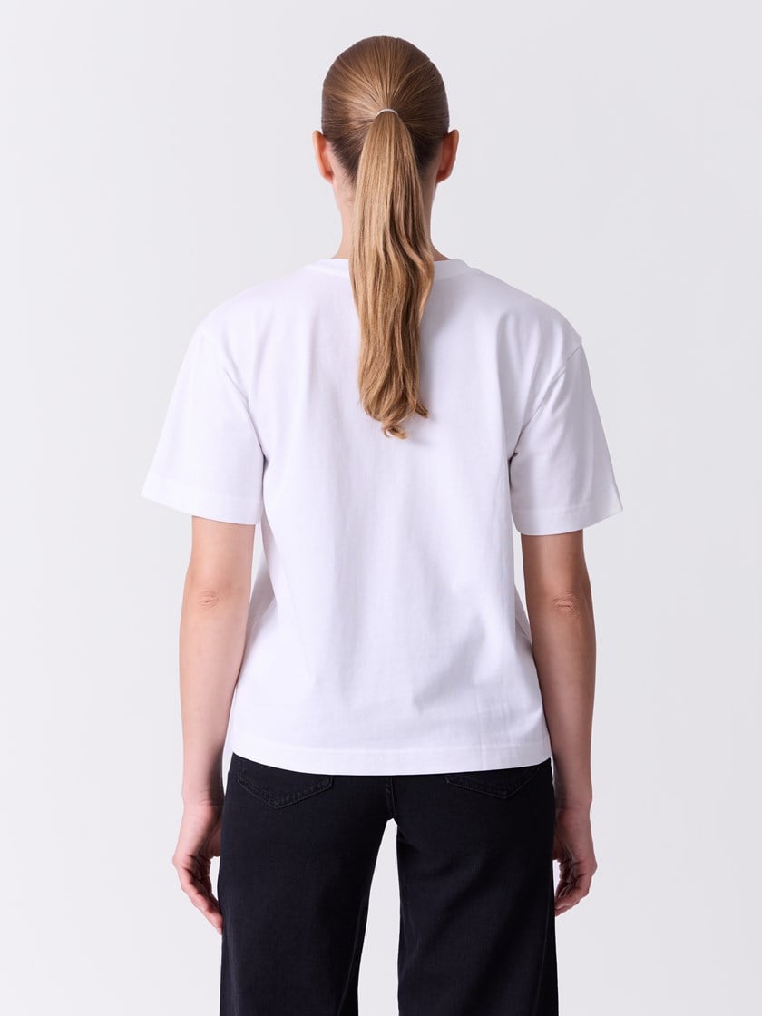 7511616 O68 7511616_O68-DONNA-NOS-Modell-Front_chn=match_2808_Gabby t-skjorte O68.jpg_Front||Front