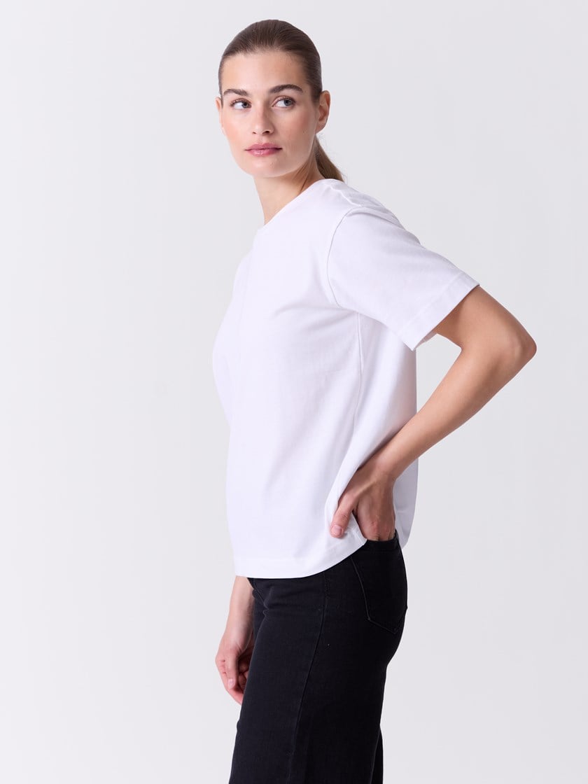 7511616 O68 7511616_O68-DONNA-NOS-Modell-Front_chn=match_3080_Gabby t-skjorte O68.jpg_Front||Front