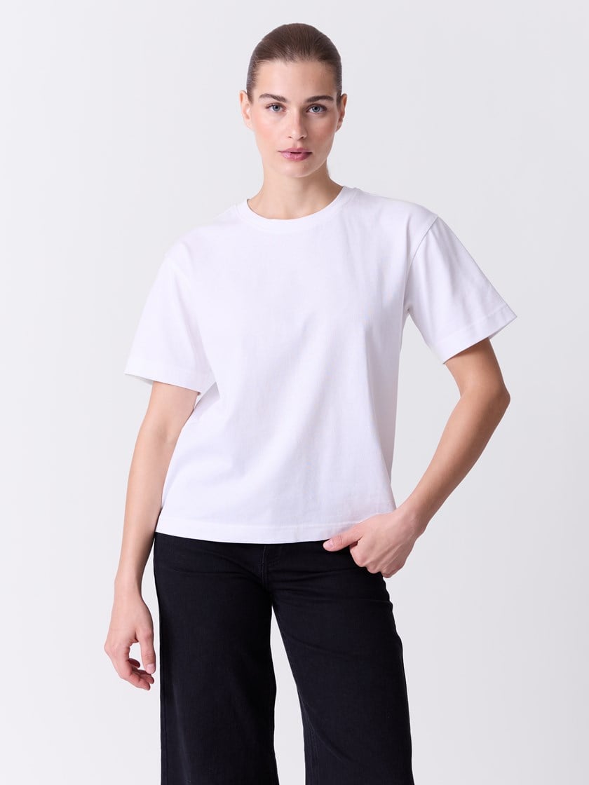 7511616 O68 7511616_O68-DONNA-NOS-Modell-Front_chn=match_5624_Gabby t-skjorte O68.jpg_Front||Front