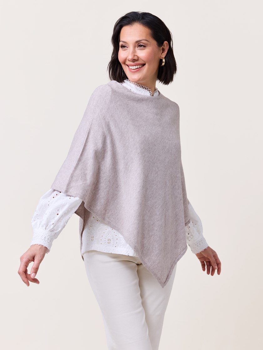 7511625 AMA 7511625_AMA-MARIEPHILIPPE-S25-Modell-Front_chn=match_1042_Olea poncho AMA.jpg_Front