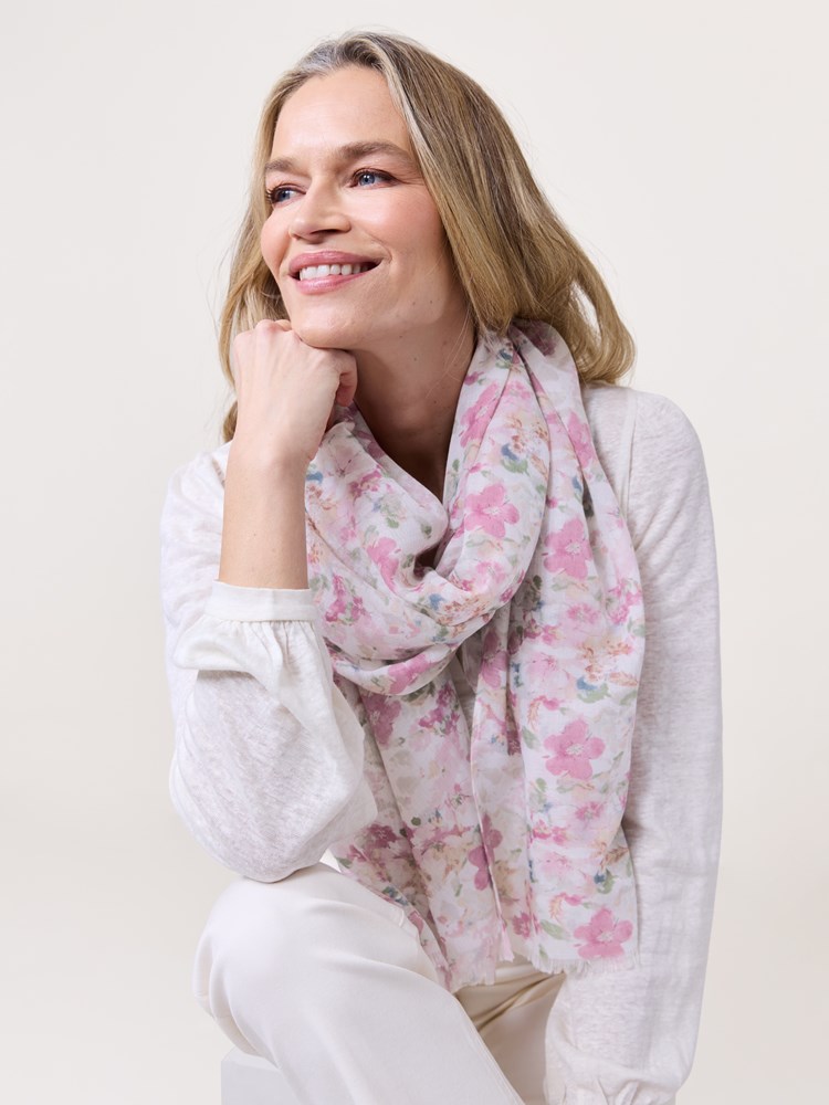 Nina skjerf 7511626_MLW-MARIEPHILIPPE-S25-Modell-Front_chn=match_3339_Nina skjerf MLW_Nina skjerf MLW 7511626.jpg_