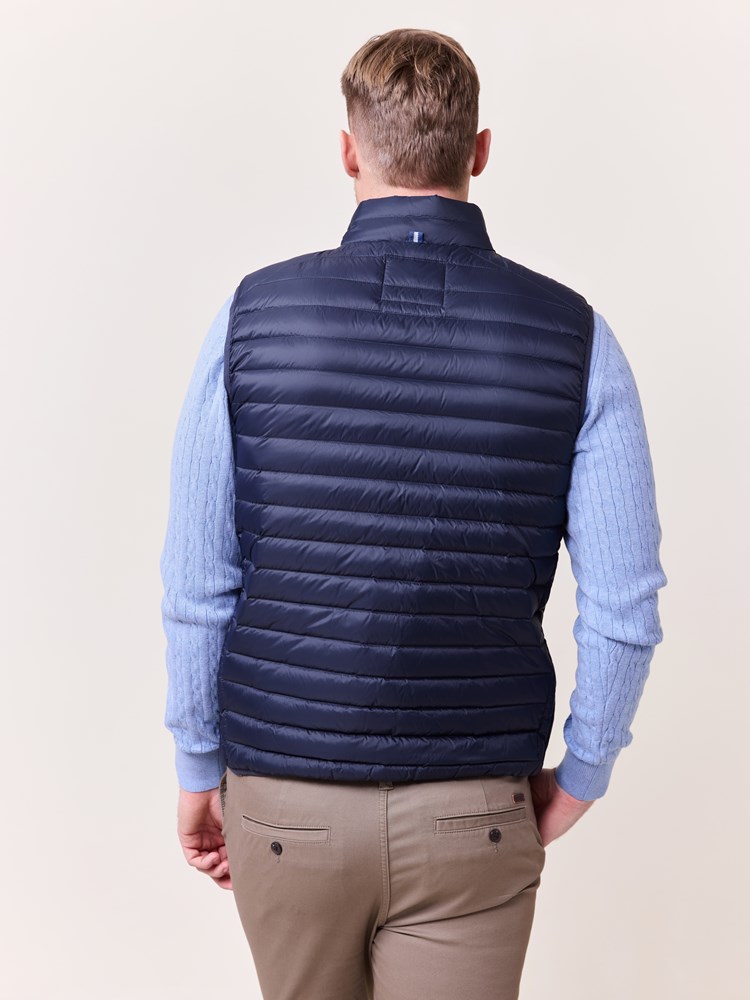 Gilmont vest 7511655_EMU-REDFORD-S25-Modell-Back_chn=match_1594_Gilmont dunvest EMU 7511655_Gilmont vest EMU.jpg_