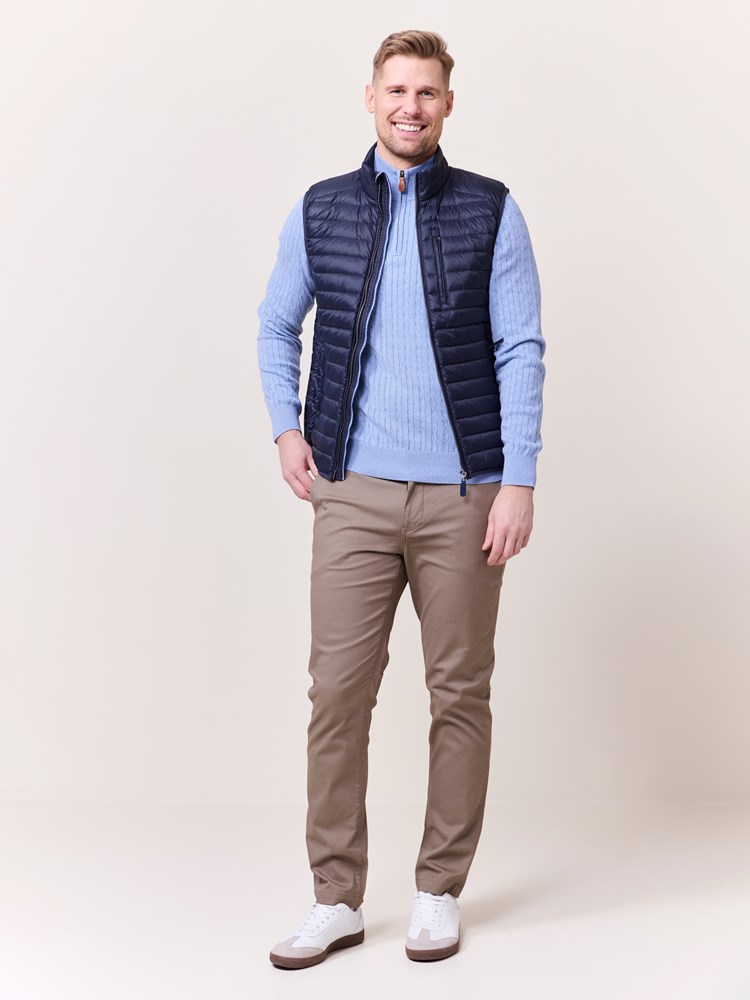 Gilmont vest 7511655_EMU-REDFORD-S25-Modell-Front_chn=match_3225_Gilmont dunvest EMU 7511655_Gilmont vest EMU.jpg_