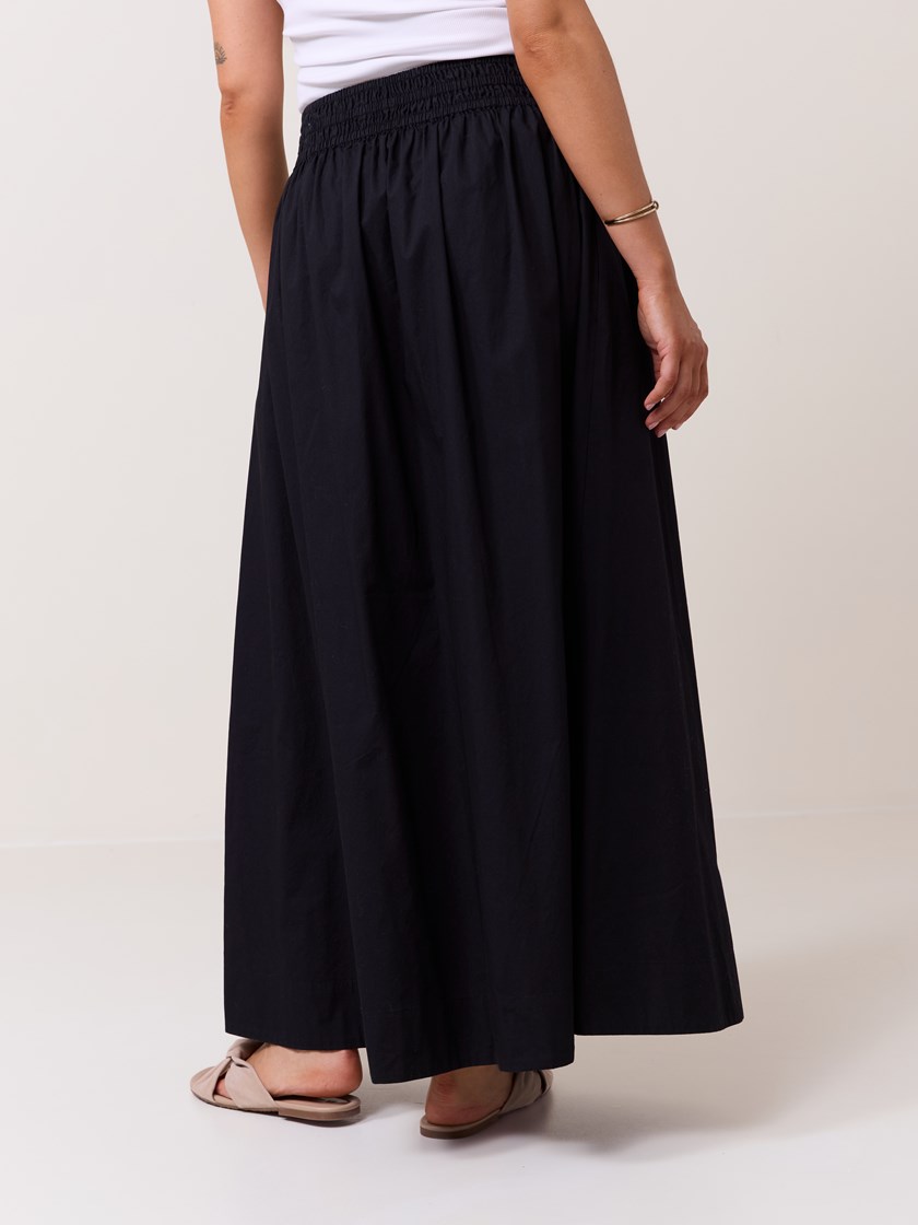 7511732 ID2 7511732_ID2-DONNA-H25-Modell-Front_chn=match_292_Tulip skjørt ID2.jpg_Front||Front
