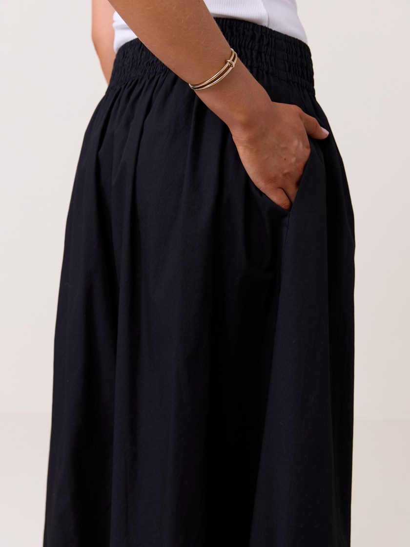 7511732 ID2 7511732_ID2-DONNA-H25-Modell-Front_chn=match_4777_Tulip skjørt ID2.jpg_Front||Front