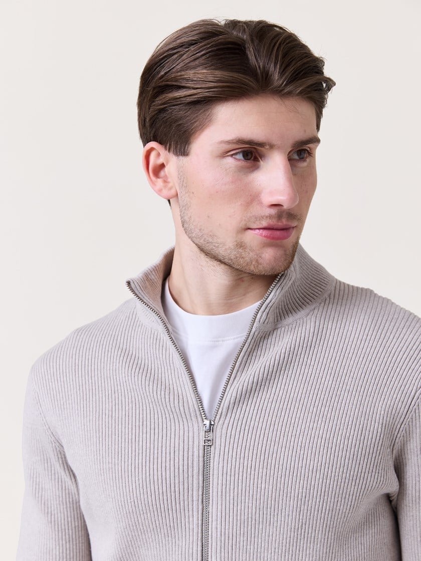 7511747 I4I 7511747_I4I-MARIOCONTI-S25-Modell-Front_chn=match_6191_Bruno zip cardigan I4I.jpg_Front