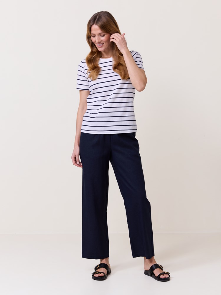 Olivia stripet t-skjorte 7511756_O68-VAVITE-H25-Modell-Front_chn=match_7352_Olivia stripet t-skjorte O68_Olivia stripet t-skjorte O68 7511756.jpg_Front||Front