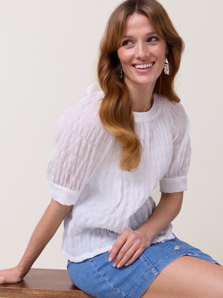Janelle bluse 7511772_O68-VAVITE-H25-Modell-Front_chn=match_5297_Janelle bluse O68.jpg_Front||Front