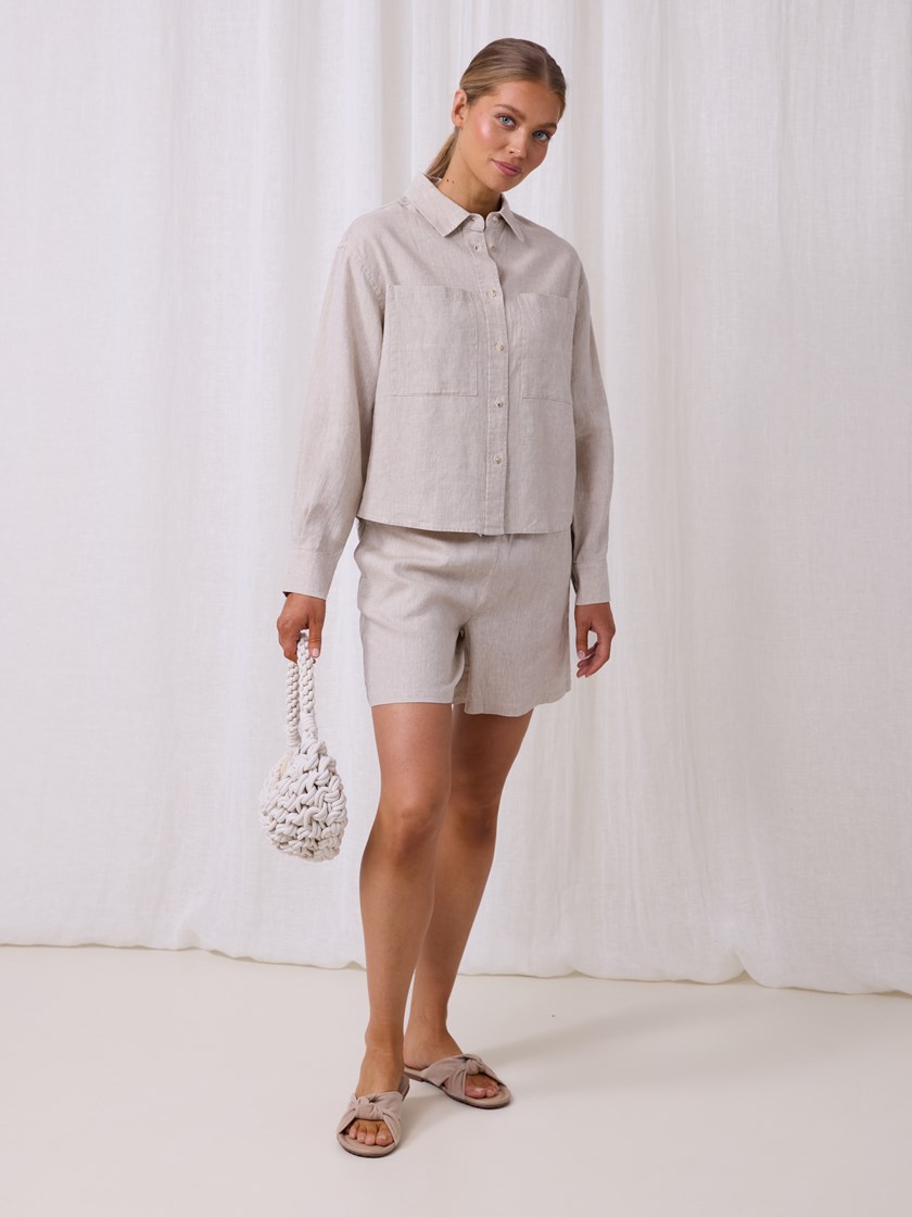7511812 I2X 7511812_I2X-DONNA-H25-Modell-Front_chn=match_8097_Diondra linskjorte I2X.jpg_Front||Front