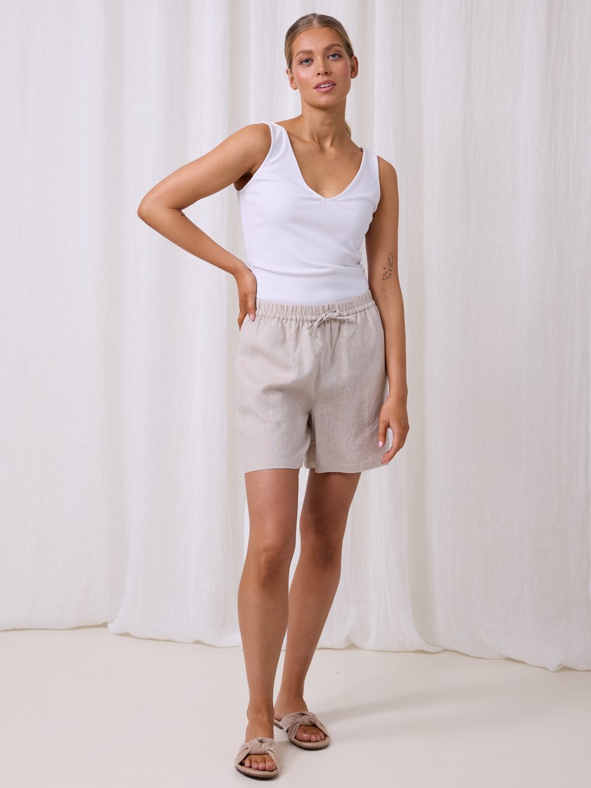 7511816 I2X 7511816_I2X-DONNA-H25-Modell-Front_chn=match_2742_Diondra linshorts I2X.jpg_Front||Front