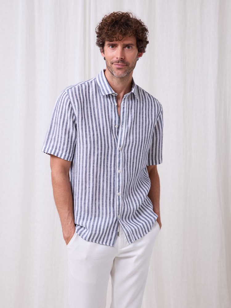 Boro stripete linskjorte 7511833_EN5-MARIOCONTI-H25-Modell-Front_chn=match_8825_Boro stripete linskjorte EN5_Boro stripete linskjorte EN5 7511833.jpg_Front||Front