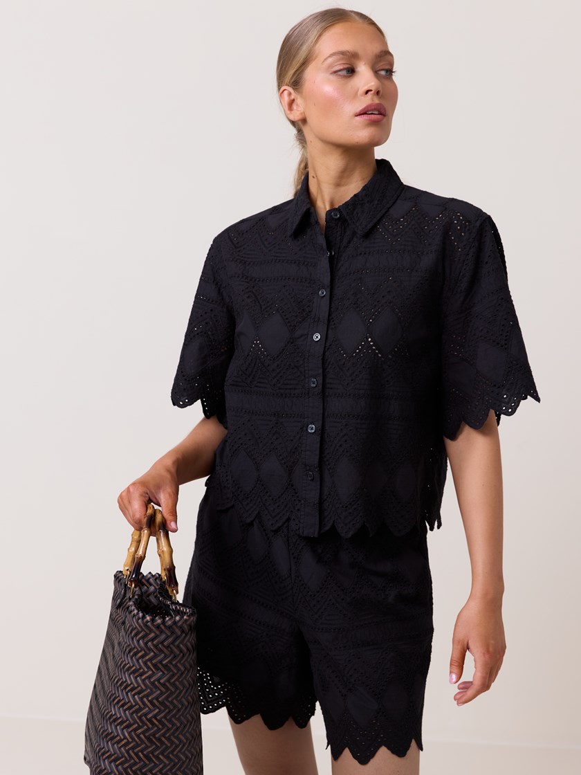 7511881 ID2 7511881_ID2-DONNA-H25-Modell-Front_chn=match_2335_Jasmine skjorte ID2.jpg_Front||Front