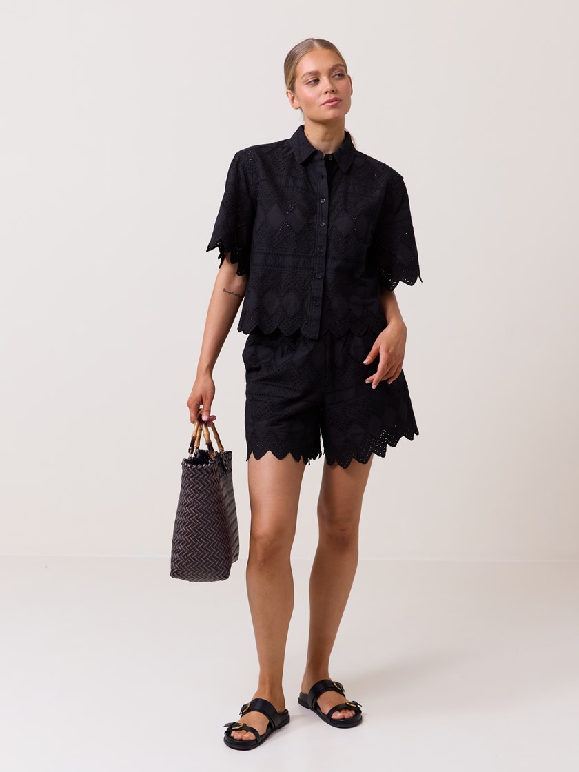 7511881 ID2 7511881_ID2-DONNA-H25-Modell-Front_chn=match_955_Jasmine skjorte ID2.jpg_Front||Front