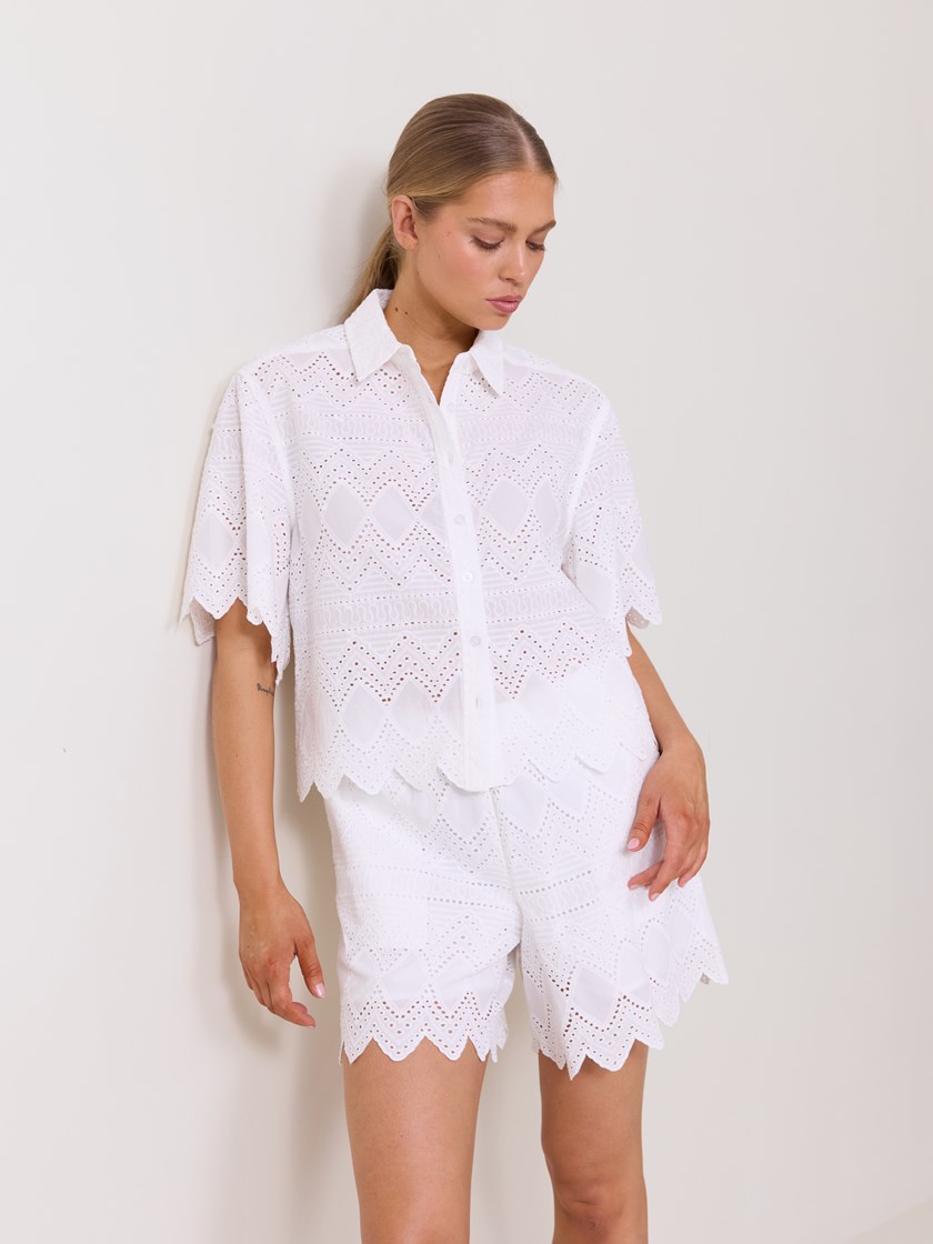 7511881 O68 7511881_O68-DONNA-H25-Modell-Front_chn=match_6047_Jasmine skjorte O68.jpg_Front||Front