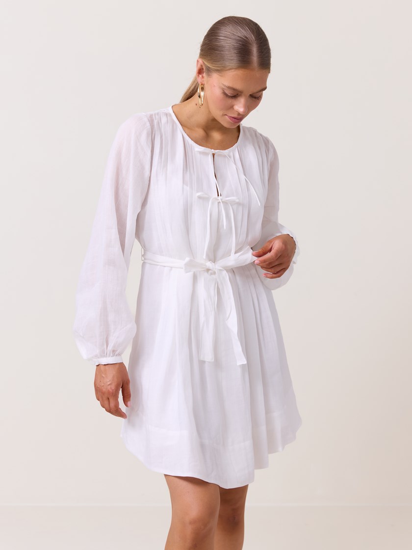 7511922 O68 7511922_O68-DONNA-H25-Modell-Front_chn=match_2628_Marguerite kjole O68.jpg_Front||Front