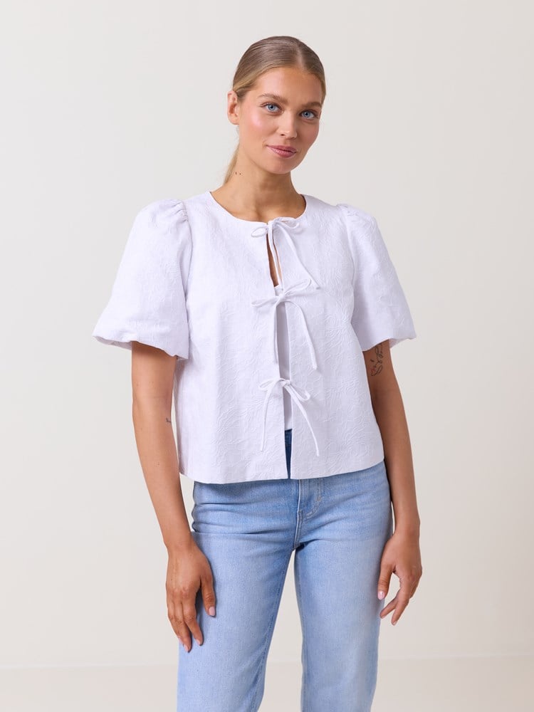 Etoile bow bluse 7511955_O68-DONNA-H25-Modell-Front_chn=match_8647_Etoile bow bluse O68_Etoile bow bluse O68 7511955.jpg_Front||Front