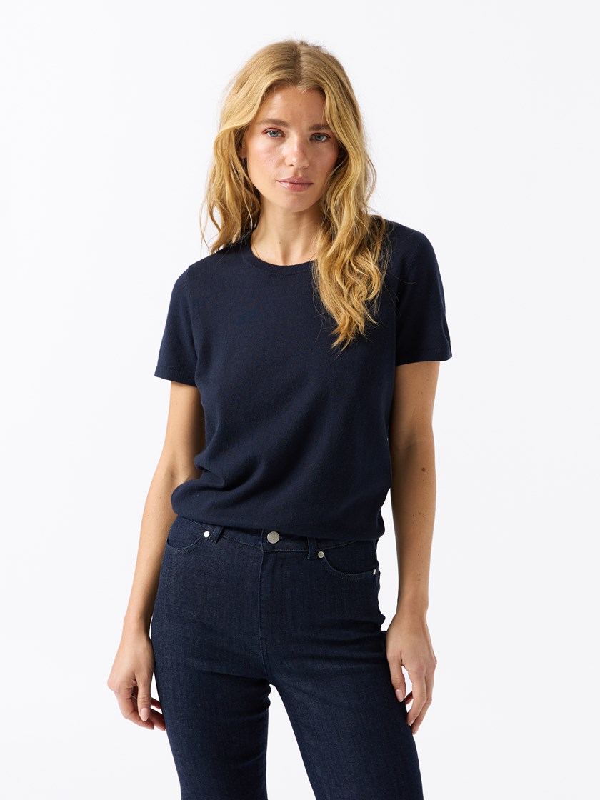 7511983 EM6 7511983_EM6_Jean Paul_Angie Genser_A25 (1).jpg_