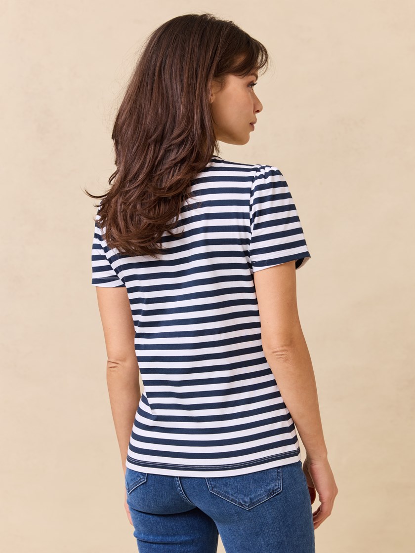 7512138 EM6 7512138_EM6-JEANPAUL-H25-Modell-Front_8440_Zoe t-skjorte EM6.jpg_Front||Front