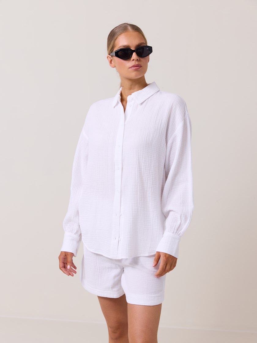 7512230 O68 7512230_O68-DONNA-H25-Modell-Front_chn=match_9631_Sky skjorte O68.jpg_Front||Front