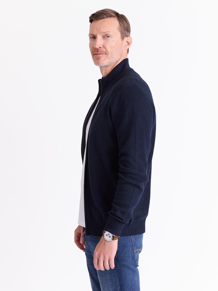 Maddison cardigan 7512244_EGC-REDFORD-A25-Modell-Right_chn=match_9778_Maddison cardigan EGC_Maddison cardigan EGC 7512244.jpg_Right||Right