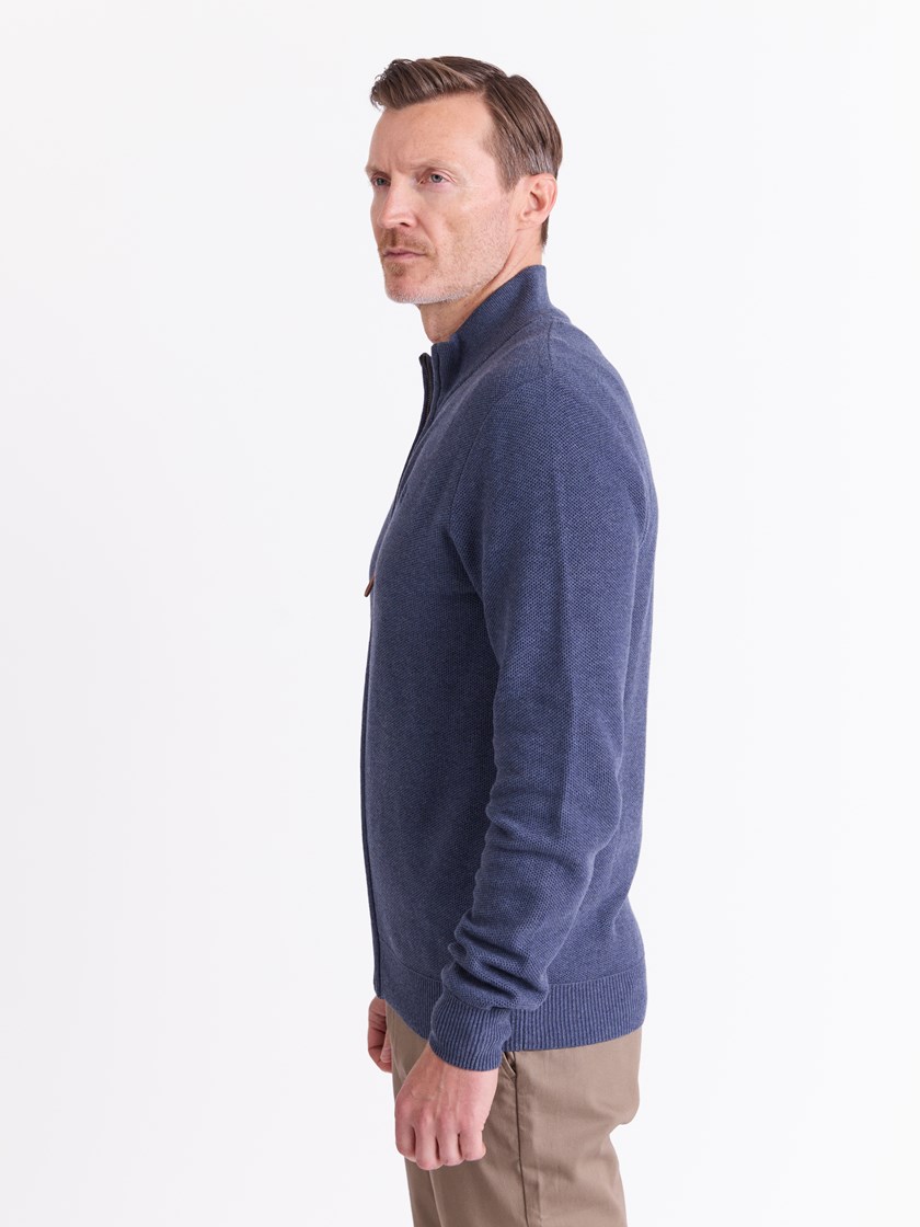 7512244 EHJ 7512244_EHJ-REDFORD-A25-Modell-Right_chn=match_3946_Maddison cardigan EHJ.jpg_Right||Right