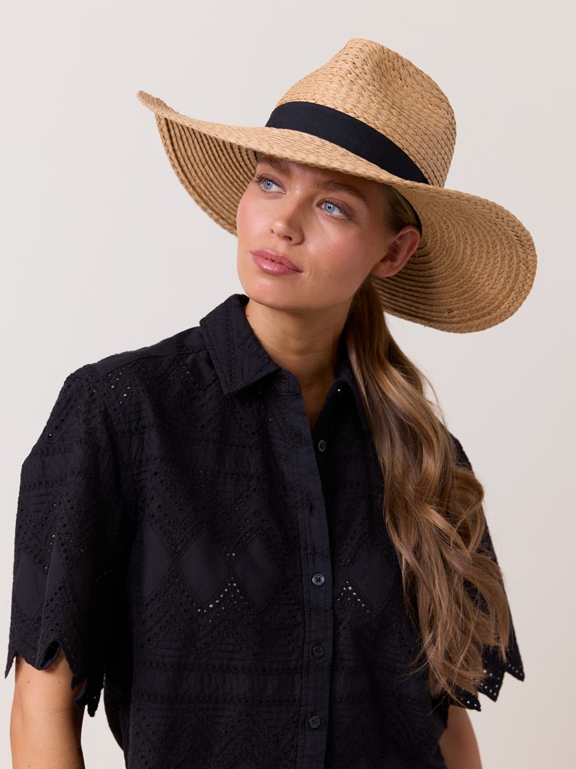 7512257 A8Q 7512257_A8Q-DONNA-H25-Modell-Front_chn=match_5778_Avola stråhatt A8Q.jpg_Front||Front