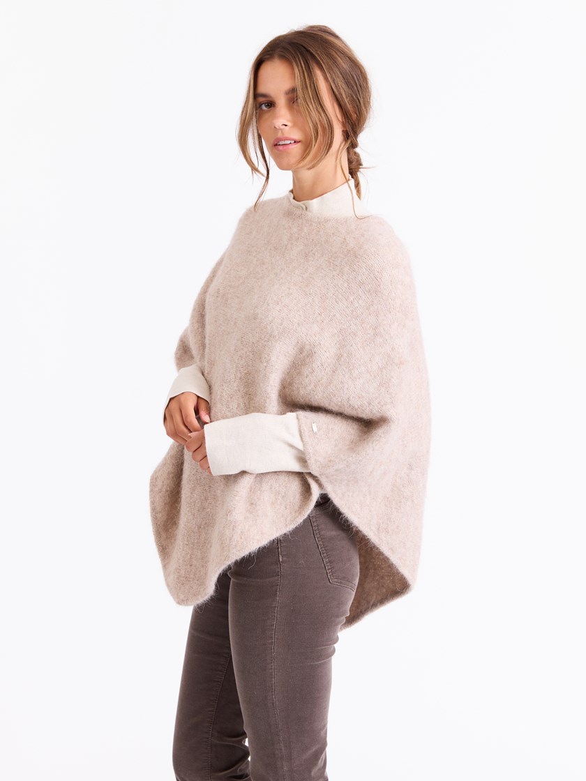 7512405 I4C 7512405_I4C_Jean Paul_Hanne Poncho_A25 (8)_Hanne poncho I4C.jpg_