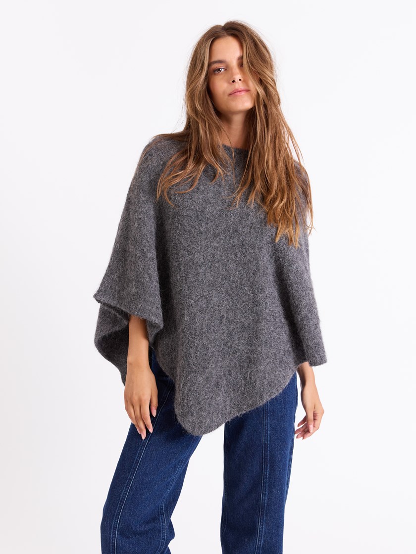 7512405 IGG 7512405_IGG_Jean Paul_Hanne Poncho_A25 (2)_Hanne poncho IGG.jpg_