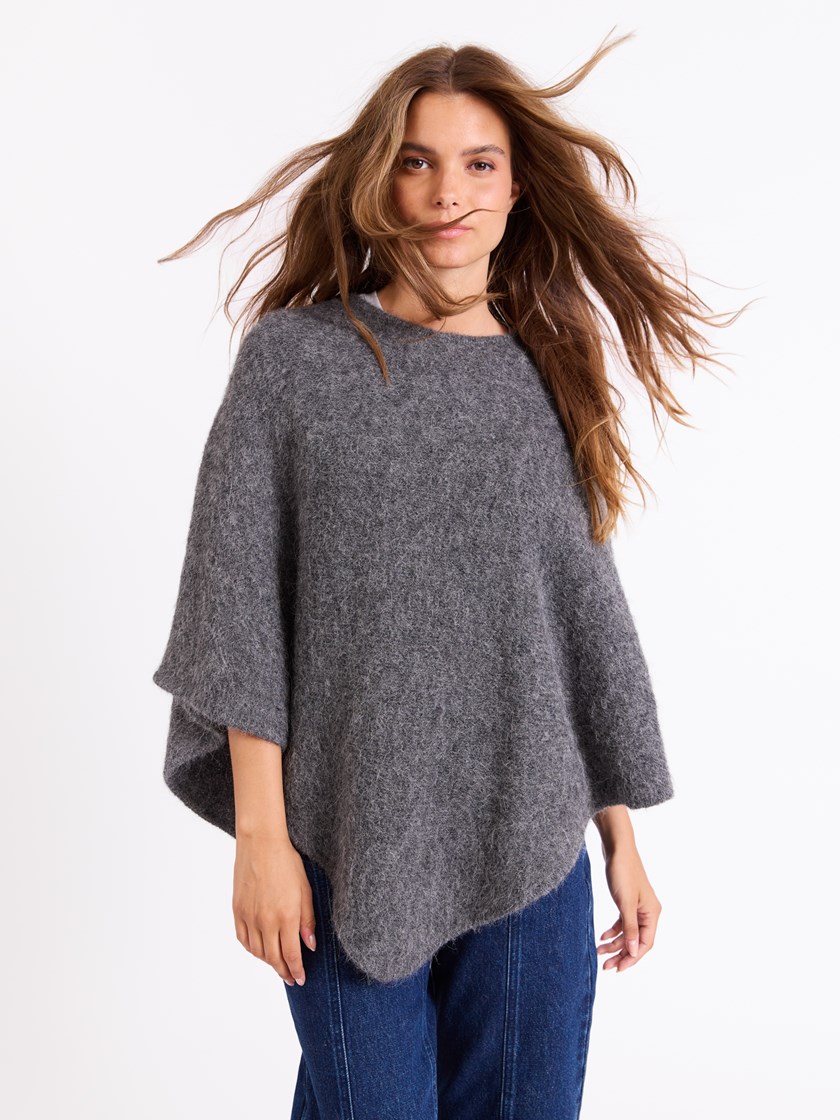 7512405 IGG 7512405_IGG_Jean Paul_Hanne Poncho_A25 (4)_Hanne poncho IGG.jpg_