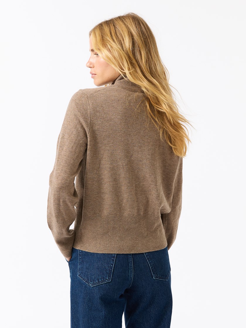 7512415 AGG 7512415_AGG_Jean Paul_Manel Cardigan_A25 (5)_Manel cardigan AGG_Manel cardigan AGG 7512415_Manel cardigan i merinoull AGG_Manel cardigan i merinoull AGG 7512415.jpg_