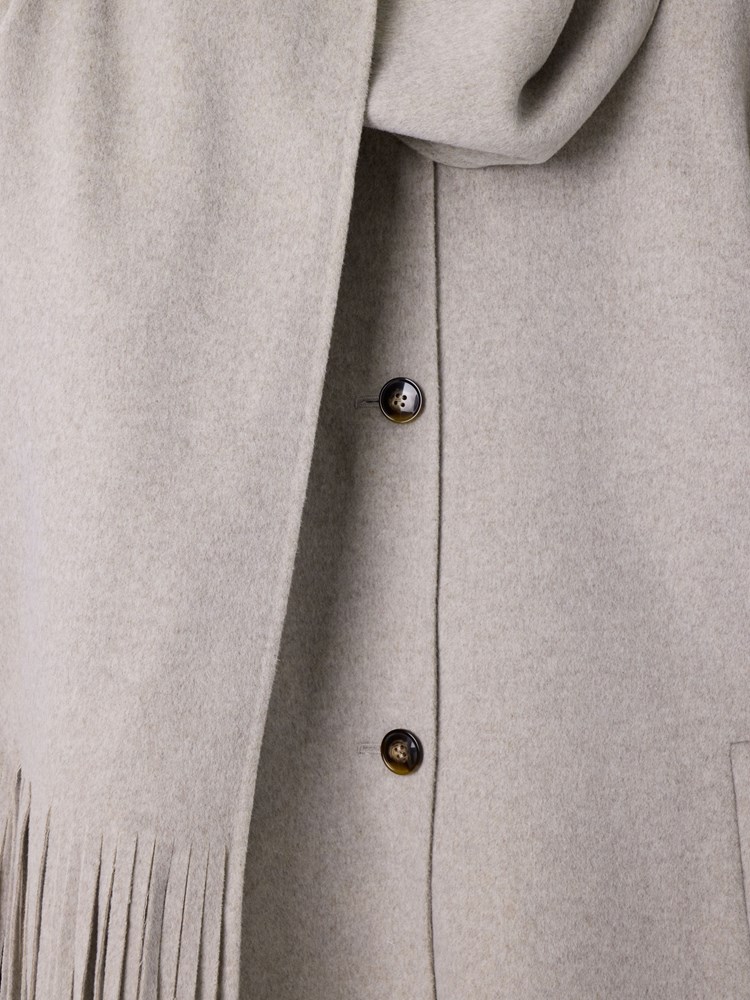 Sofia kåpe med skjerf 7512489_AMA-MARIEPHILIPPE-A25-Front_3078_Sofia kåpe AMA_Sofia kåpe med skjerf AMA_Sofia kåpe med skjerf AMA 7512489.jpg_Front||Front