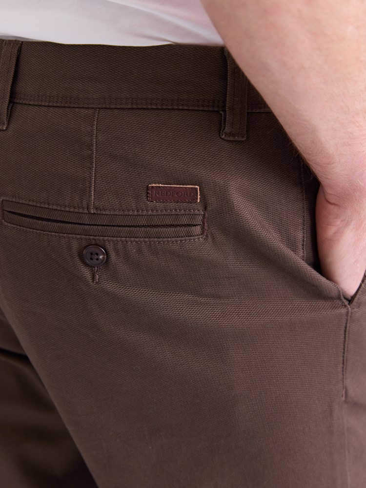 Christer struktur chinos 7512527_AN7-REDFORD-A25-Modell-Back_chn=match_8396_Christer struktur chinos AN7 7512527.jpg_Back||Back