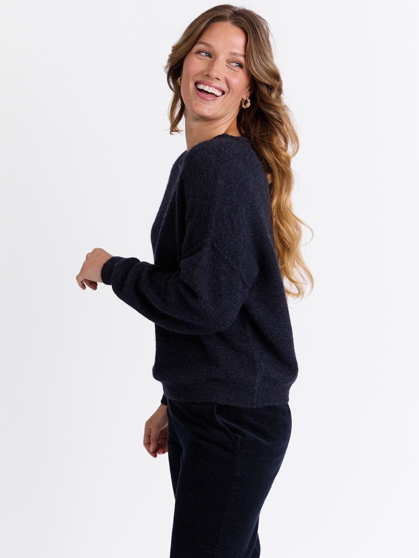 7512841 EM6 7512841_EM6-MARIEPHILIPPE-W25-Modell-Front_chn=match_6489_Marcella genser EM6.jpg_Front||Front