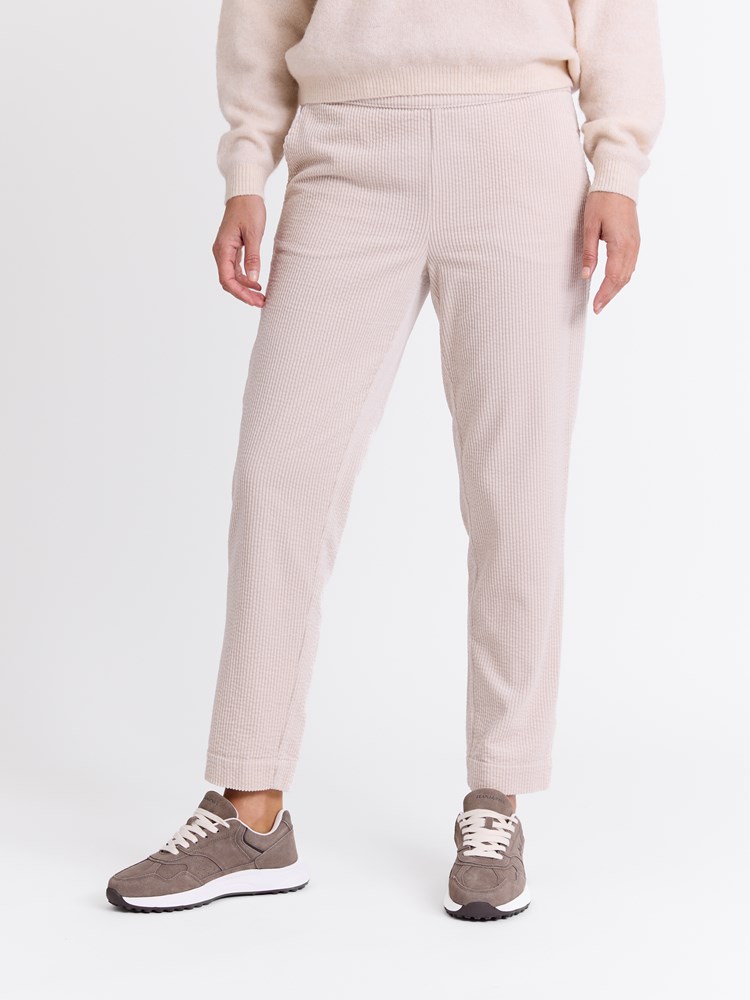 Marcella cordbukse 7512856_O0R-MARIEPHILIPPE-W25-Modell-Front_chn=match_4902_Marcella cordbukse O0R_Marcella cordbukse O0R 7512856.jpg_Front||Front