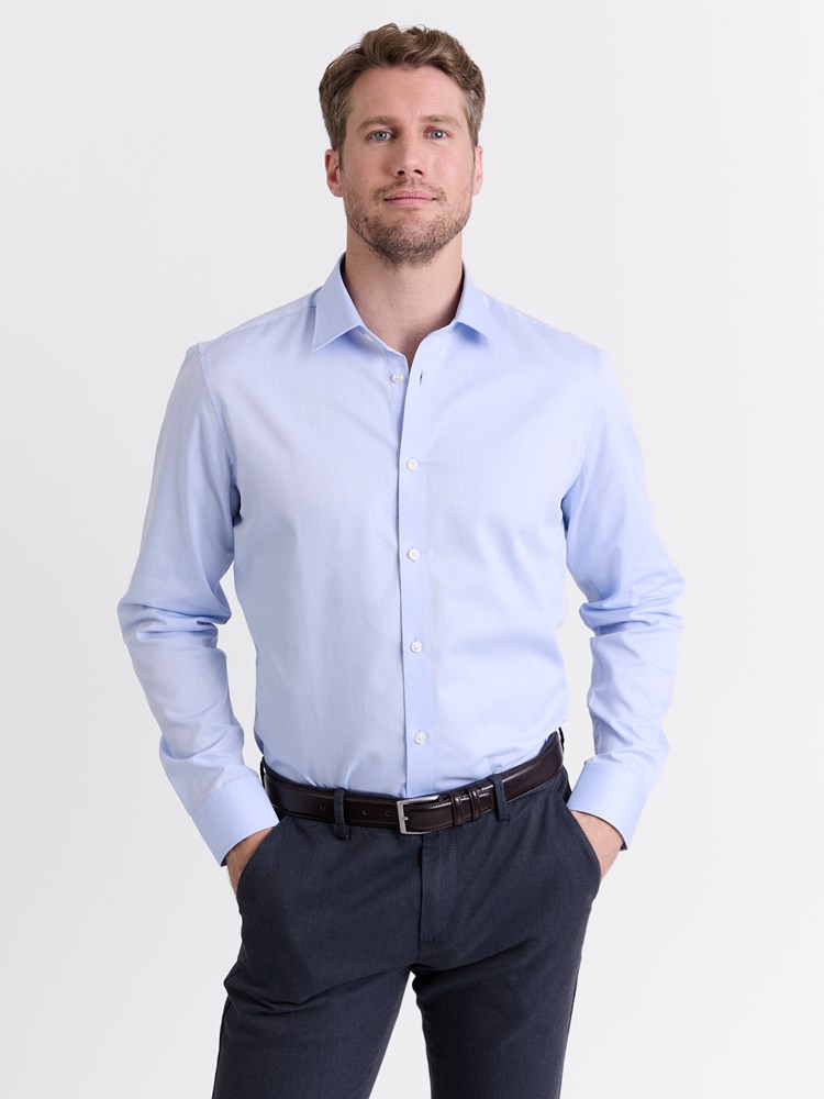 Mattia skjorte 7513009_E8O-MARIOCONTI-W25-Modell-Front_chn=match_3423_Mattia skjorte E8O_Mattia skjorte E8O 7513009.jpg_Front||Front