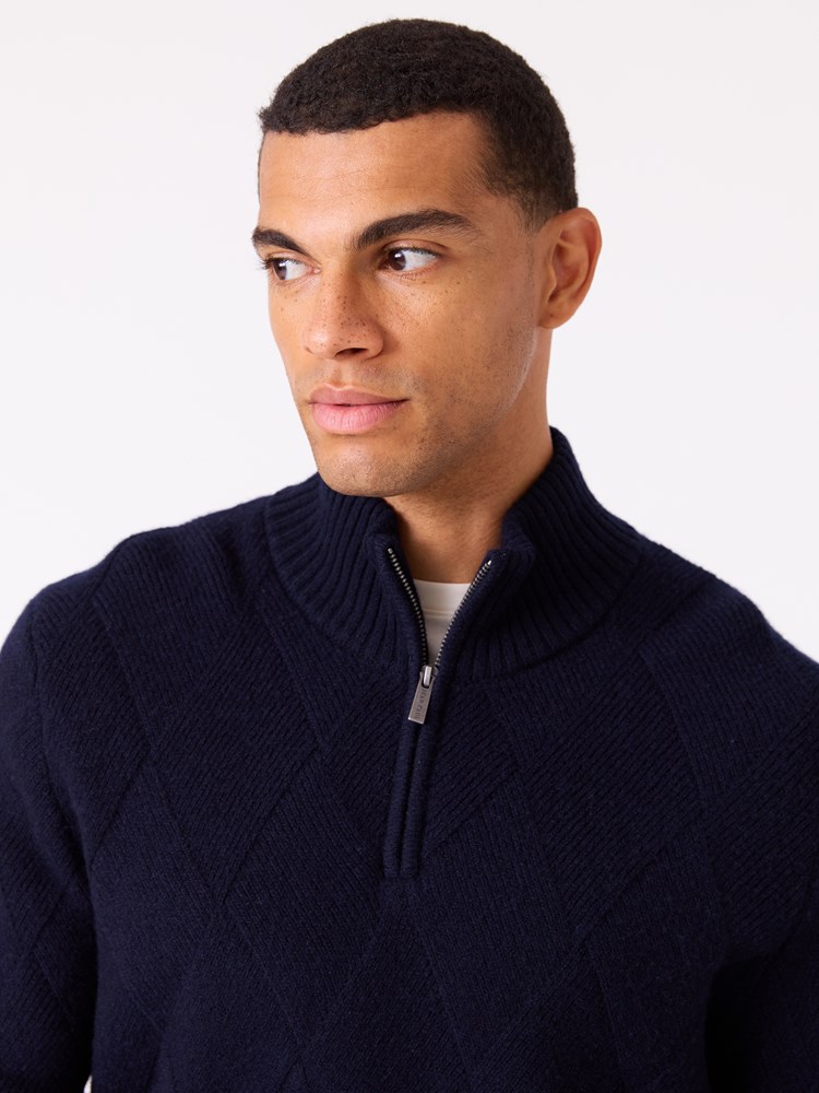 Darcey zipneck 7513074_EM6-JEANPAUL-W25-Modell-Front_5431_Darcey zipneck EM6_Darcey zipneck EM6 7513074.jpg_