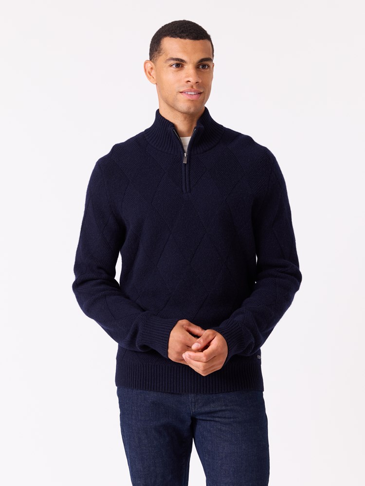 Darcey zipneck 7513074_EM6-JEANPAUL-W25-Modell-Front_5483_Darcey zipneck EM6_Darcey zipneck EM6 7513074.jpg_