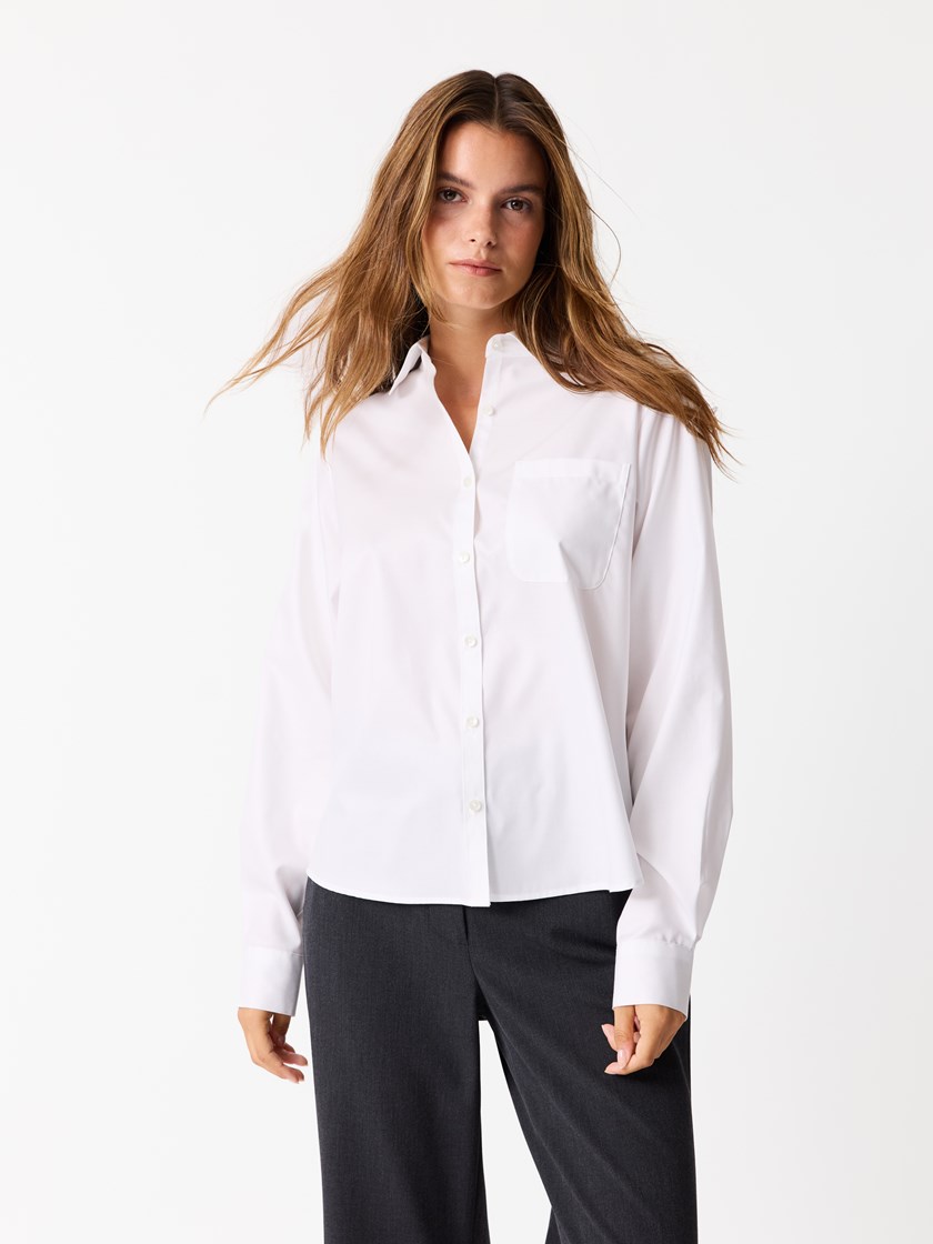 7513076 O68 7513076_O68-JEANPAUL-W25-Modell-Front_2560_Esme skjorte O68_Esme skjorte O68 7513076.jpg_