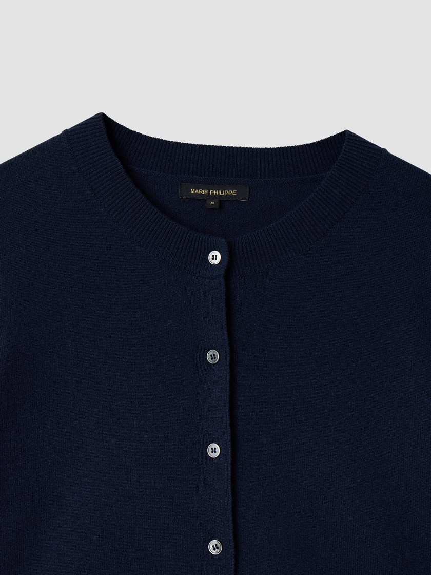 7513235 EM6 7513235_EM6-MARIEPHILIPPE-NOS-Front_8234_Vita merinocardigan EM6.jpg_Front||Front