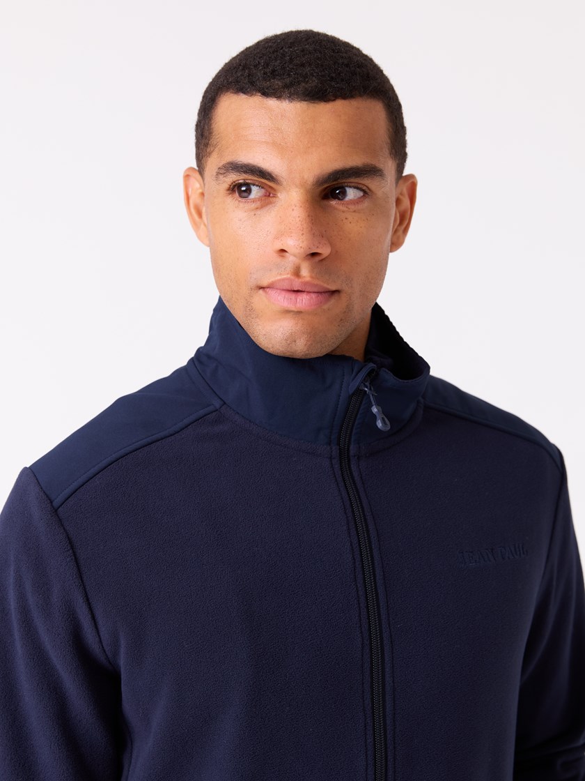 7513245 EM6 7513245_EM6-JEANPAUL-W25-Modell-Front_4565_Valery fleecejakke EM6.jpg_