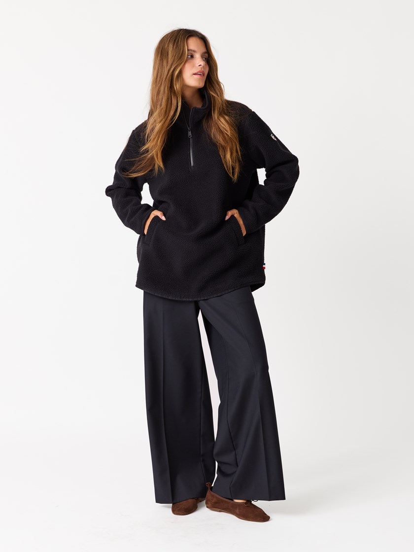 7513312 C25 7513312_C25-JEANPAUL-W25-Modell-Front_3341_Lorraine fleecegenser C25.jpg_