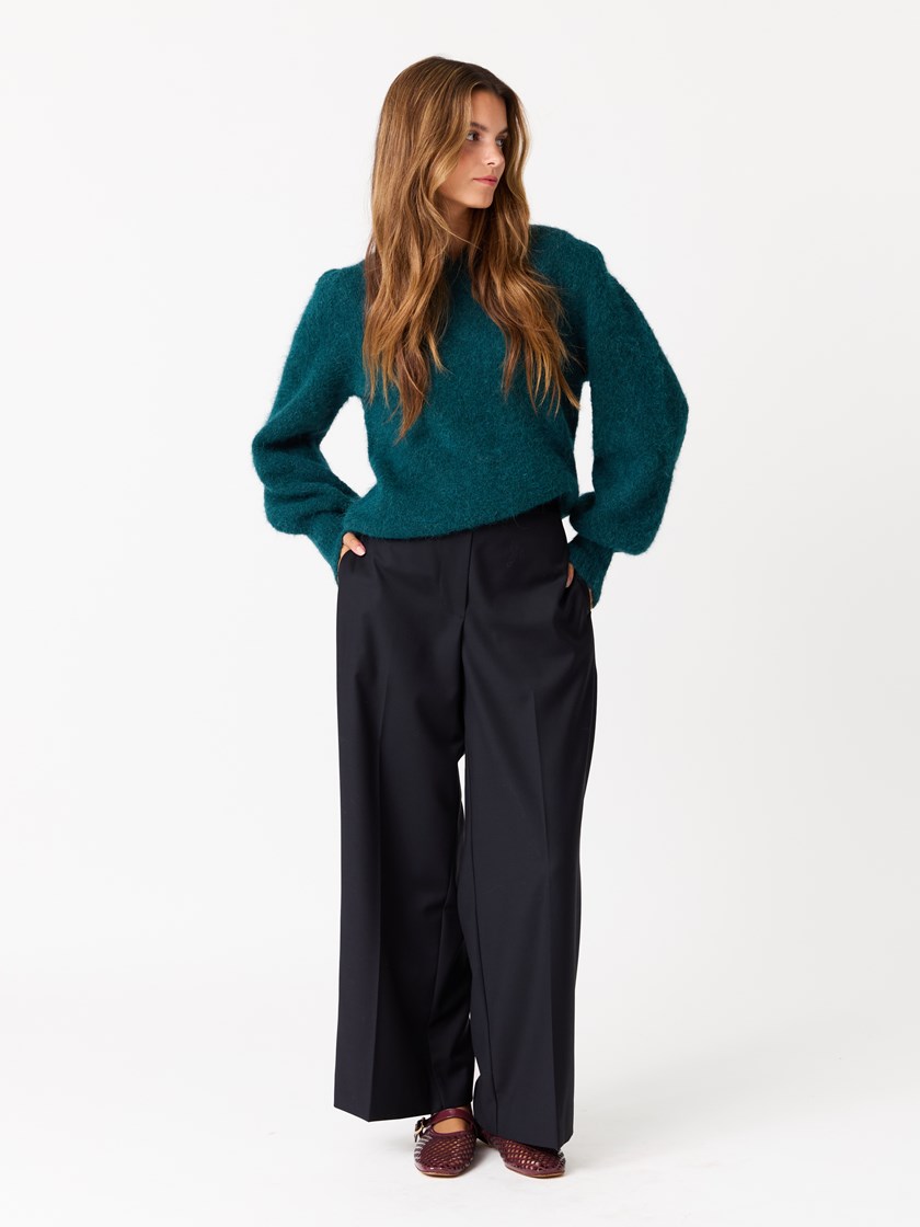 7513320 T17 7513320_T17-JEANPAUL-W25-Modell-Front_2304_Arina genser T17.jpg_