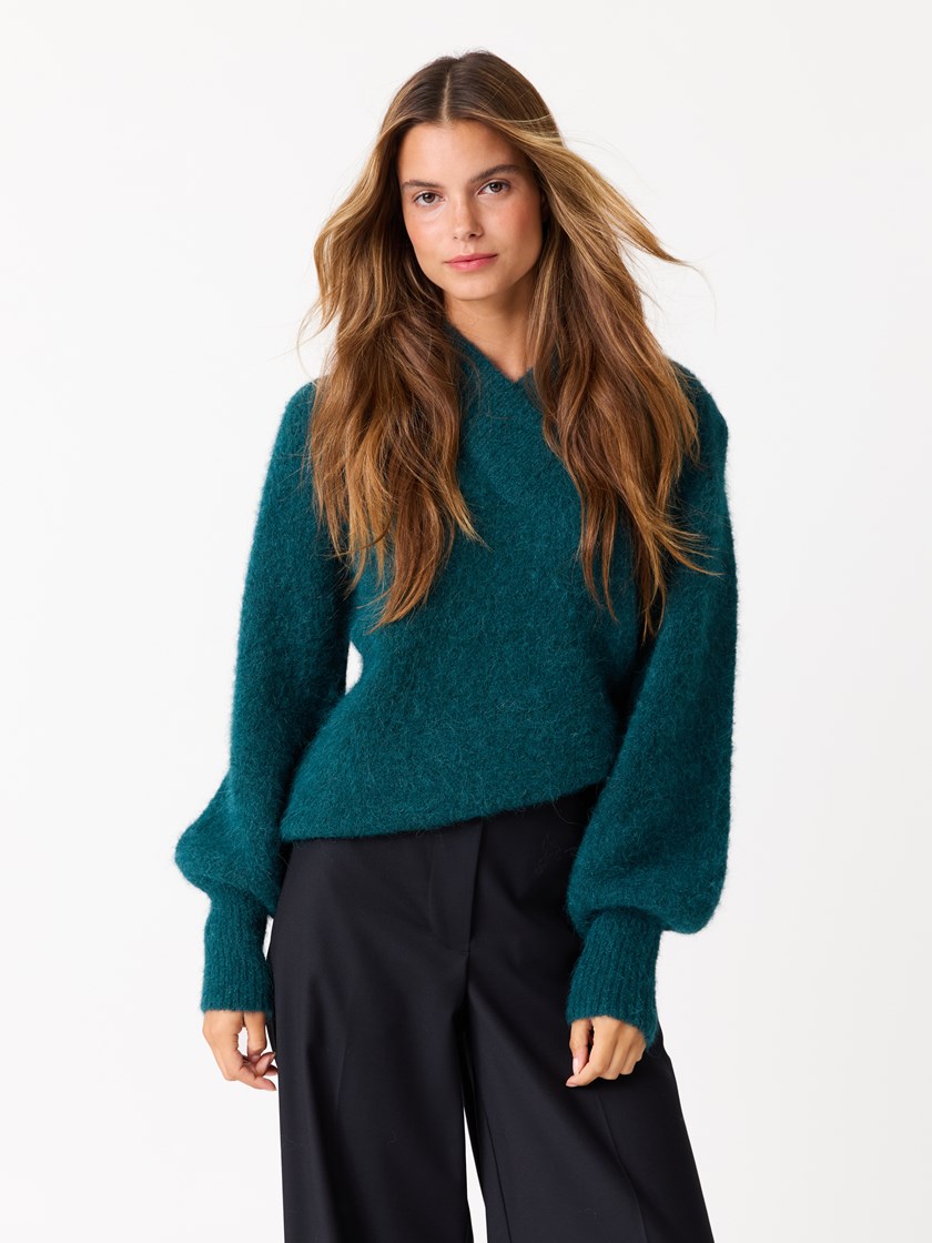 7513320 T17 7513320_T17-JEANPAUL-W25-Modell-Front_9497_Arina genser T17.jpg_