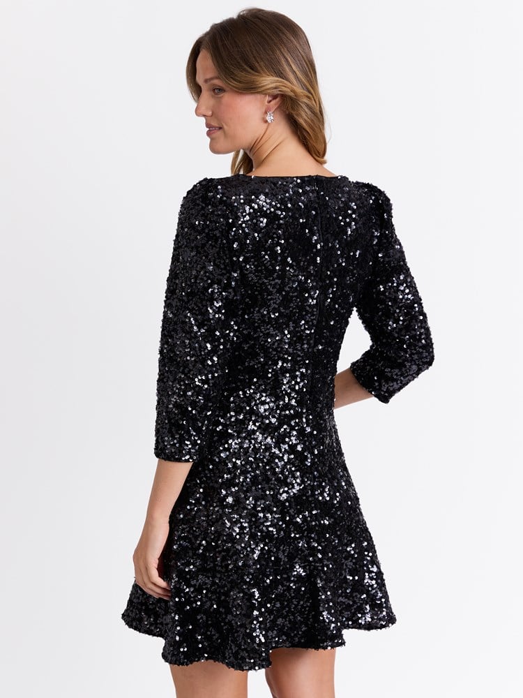 Amabell paljettkjole 7513331_EM1-MARIEPHILIPPE-W25-Modell-Back_chn=match_8584_Amabell paljettkjole EM1_Amabell paljettkjole EM1 7513331.jpg_Back||Back