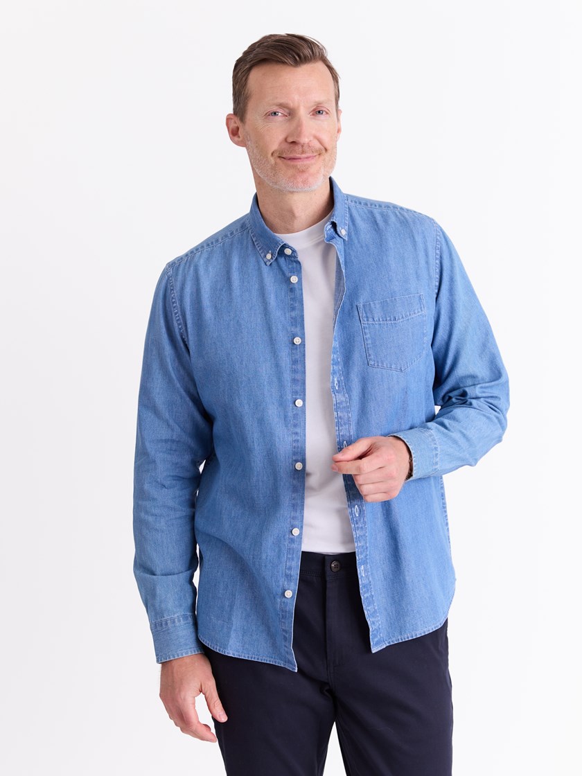 7513350 EDU 7513350_EDU-REDFORD-A25-Modell-Front_chn=match_2785_Chambray skjorte EDU 7513350.jpg_Front||Front