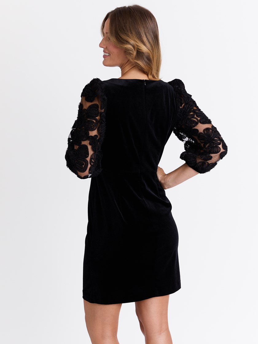 7513361 ID2 7513361_ID2-MARIEPHILIPPE-W25-Modell-Back_chn=match_9431_Ingrid velourkjole ID2.jpg_Back||Back