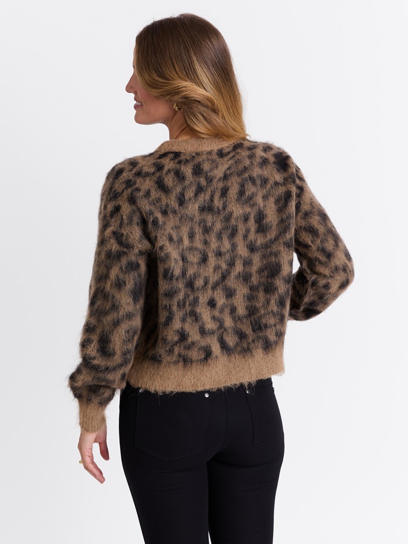 7513381 AP4 7513381_AP4-MARIEPHILIPPE-W25-Modell-Back_chn=match_9165_Leanne genser AP4.jpg_Back||Back